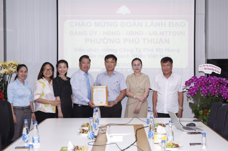 Local Ward and Commune Leaders Congratulate Phu My Hung Corporation on Vietnam Entrepreneurs’ Day